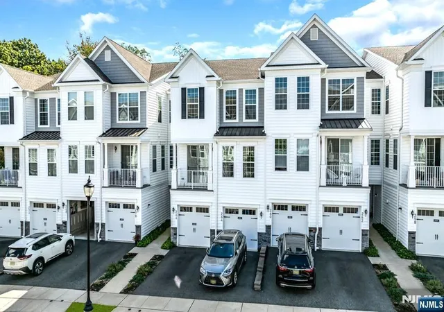 Photo 3 of Sale Pending at 266 Aspen Dr, Cedar Grove, NJ 07009 | MLS# 26037254 | Listing updated on 2026-10-12