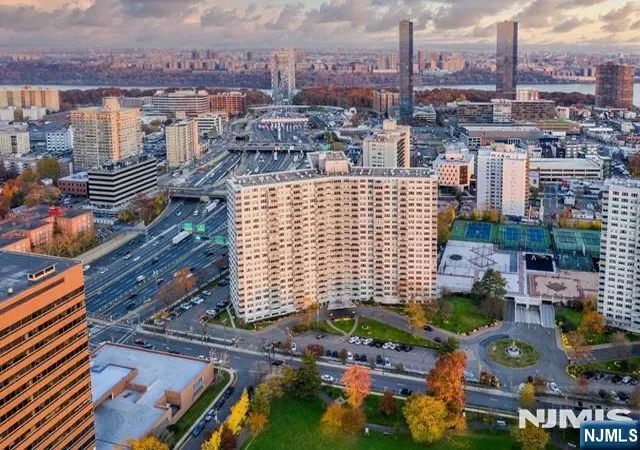 Photo 3 of Condo for sale at 2100 Linwood Ave #17E, Fort Lee, NJ 07024 | MLS# 26037283 | Listing updated on 2026-10-07