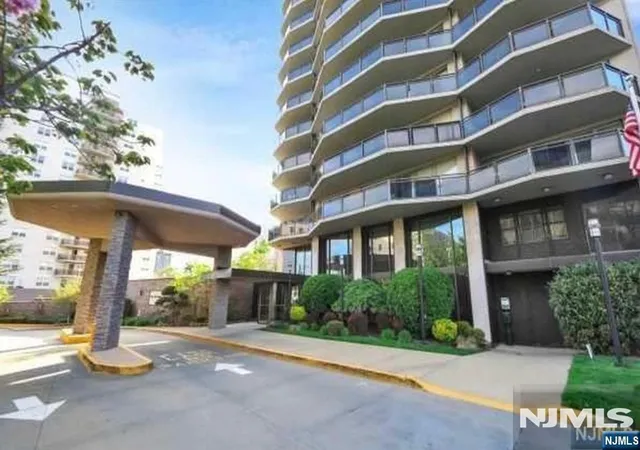 Photo 2 of Condo for sale at 2077 Center Ave #7J, Fort Lee, NJ 07024 | MLS# 26037295 | Listing updated on 2026-10-09