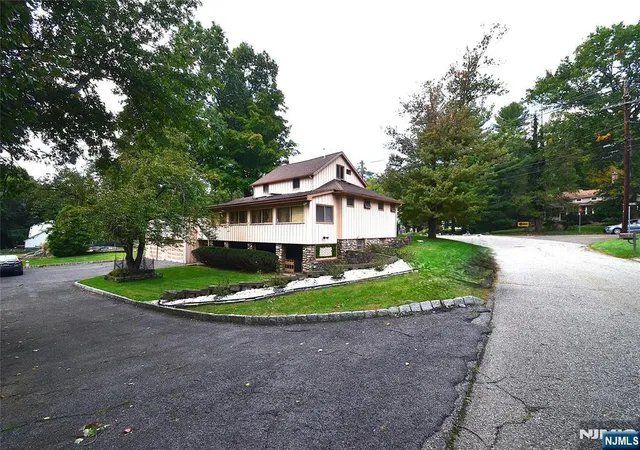 Photo 1 of Single family home for sale at 830 Circle Ave, Franklin Lakes, NJ 07417 | MLS# 26037398 | Listing updated on 2026-10-13