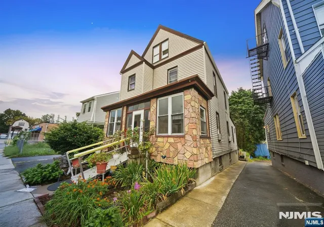 Photo 1 of Single family home for sale at 280 Lincoln St, East Orange, NJ 07017 | MLS# 26037426 | Listing updated on 2026-10-13