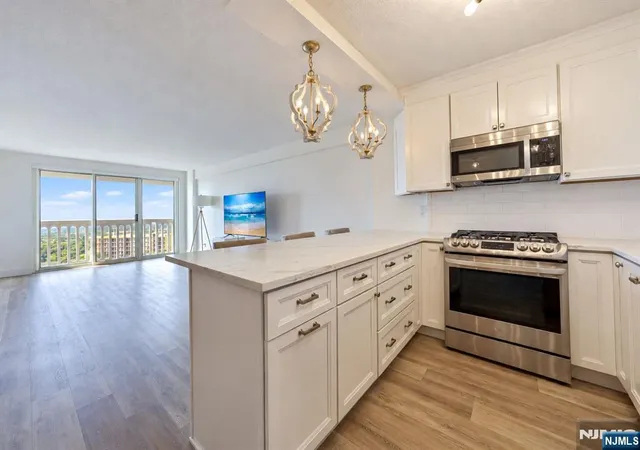 Photo 1 of Condo for sale at 555 North Ave #17L, Fort Lee, NJ 07024 | MLS# 26037459 | Listing updated on 2026-10-06