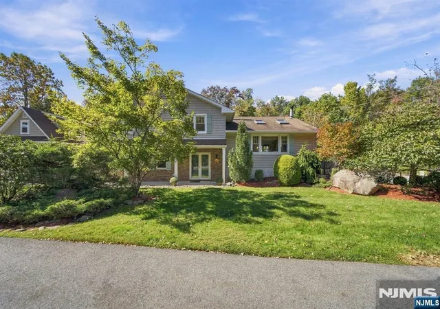 Photo 1 of Single family home for sale at 150 Airmont Ave, Mahwah, NJ 07430 | MLS# 26037483 | Listing updated on 2026-10-16