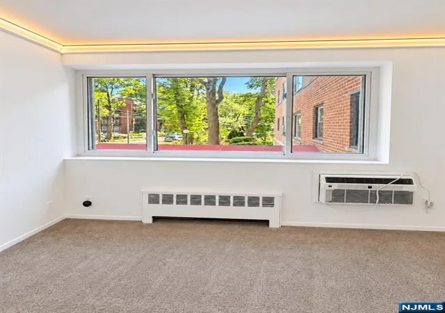 Photo 3 of Condo for sale at 2345 Linwood Ave #1A, Fort Lee, NJ 07024 | MLS# 26037575 | Listing updated on 2026-10-10