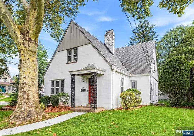 Photo 2 of Single family home for sale at 688 Bogert Rd, River Edge, NJ 07661 | MLS# 26037585 | Listing updated on 2026-10-15