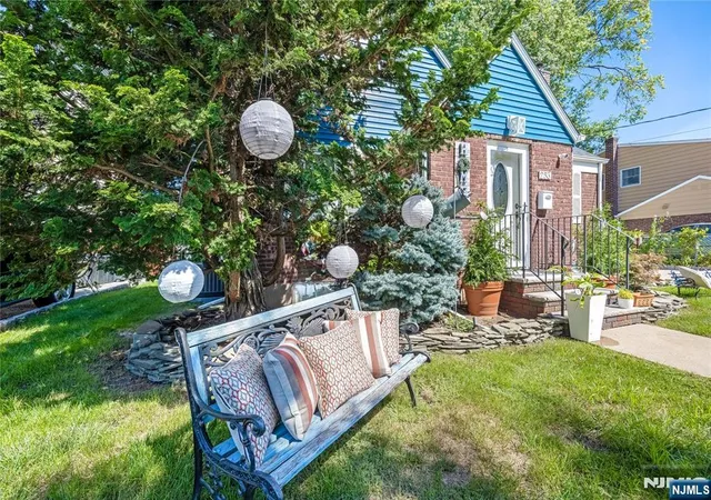 Photo 3 of Single family home for sale at 253 Birchwood Rd, New Milford, NJ 07646 | MLS# 26037590 | Listing updated on 2026-10-13