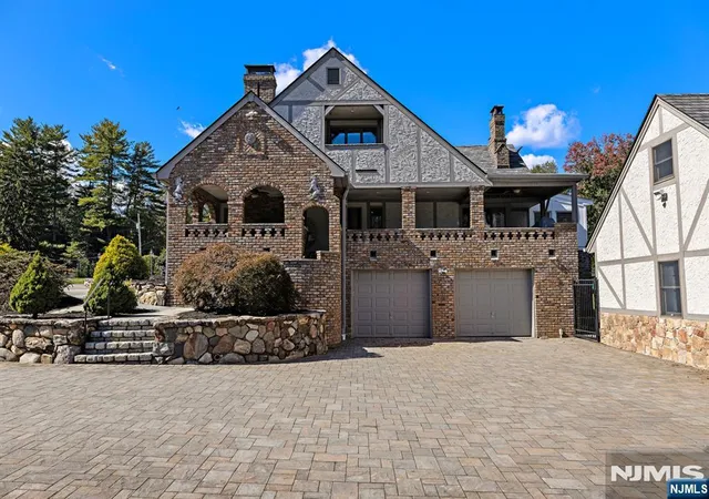 Photo 3 of Single family home for sale at 7 Christopher Pl, Saddle River, NJ 07458 | MLS# 26037591 | Listing updated on 2026-10-16