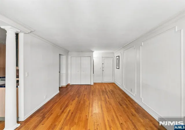 Listing Photo 1 - Condo for sale in building located at 201 Oakdene Pl, Cliffside Park, NJ 07010 - Unit #E2