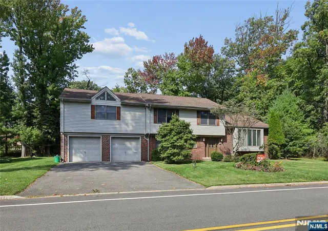 Photo 2 of Single family home for sale at 612 Floyd St, Englewood Cliffs, NJ 07632 | MLS# 26037612 | Listing updated on 2026-10-14
