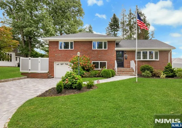 Photo 1 of Single family home for sale at 11 Raymond St, Englewood Cliffs, NJ 07632 | MLS# 26037661 | Listing updated on 2026-10-13