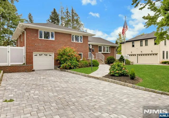 Photo 2 of Single family home for sale at 11 Raymond St, Englewood Cliffs, NJ 07632 | MLS# 26037661 | Listing updated on 2026-10-13
