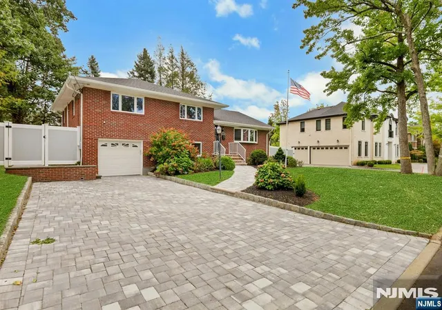 Photo 3 of Single family home for sale at 11 Raymond St, Englewood Cliffs, NJ 07632 | MLS# 26037661 | Listing updated on 2026-10-13