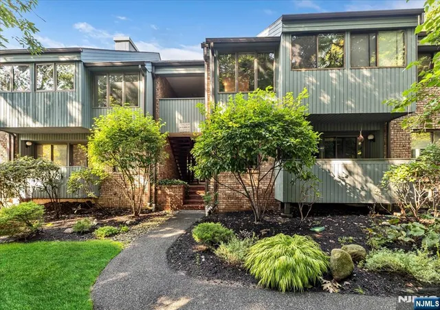 Photo 3 of Condo for sale at 132 Indian Holw Ct, Mahwah, NJ 07430 | MLS# 26037668 | Listing updated on 2026-10-15