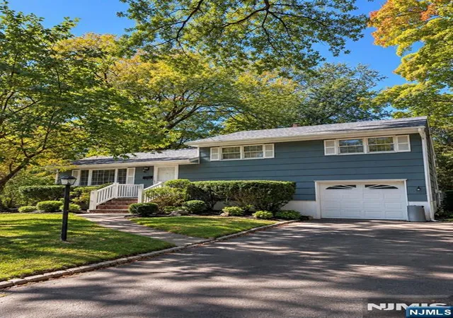 Photo 1 of Sale Pending at 31 Arbor Dr, Ho Ho Kus, NJ 07423 | MLS# 26037749 | Listing updated on 2026-10-22