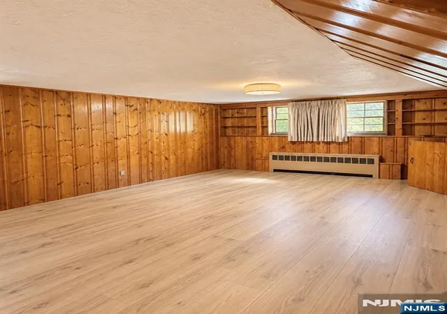 Photo 4 of Sale Pending at 31 Arbor Dr, Ho Ho Kus, NJ 07423 | MLS# 26037749 | Listing updated on 2026-10-22
