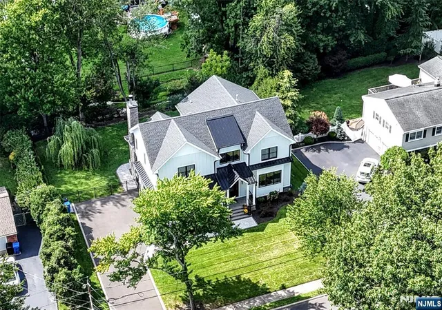 Photo 1 of Single family home for sale at 515 Hobart Rd, Paramus, NJ 07652 | MLS# 26037764 | Listing updated on 2026-10-29