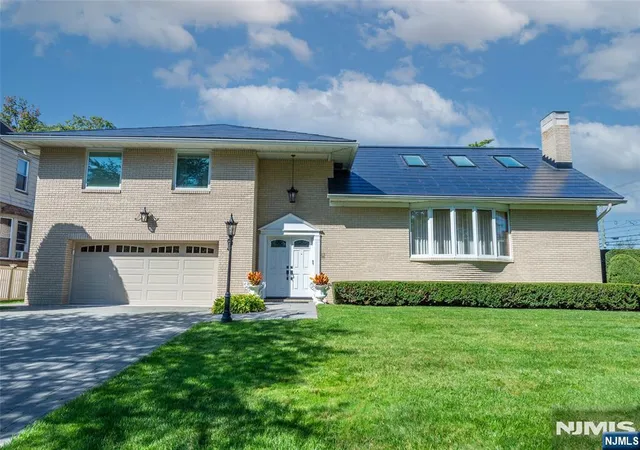 Photo 1 of Sale Pending at 182 Ridge Rd, Rutherford, NJ 07070 | MLS# 26037829 | Listing updated on 2026-10-21