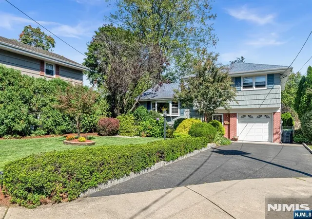 Photo 33 of Sale Pending at 19 Dalton Pl, Bergenfield, NJ 07621 | MLS# 26037845 | Listing updated on 2026-10-26