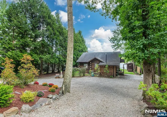 Photo 2 of Single family home for sale at 207 Bearfort Rd, West Milford, NJ 07480 | MLS# 26037851 | Listing updated on 2026-10-14