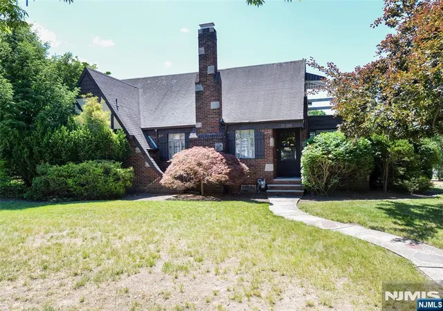 Photo 1 of Single family home for sale at 15 06 Morlot Ave, Fair Lawn, NJ 07410 | MLS# 26037852 | Listing updated on 2026-10-13