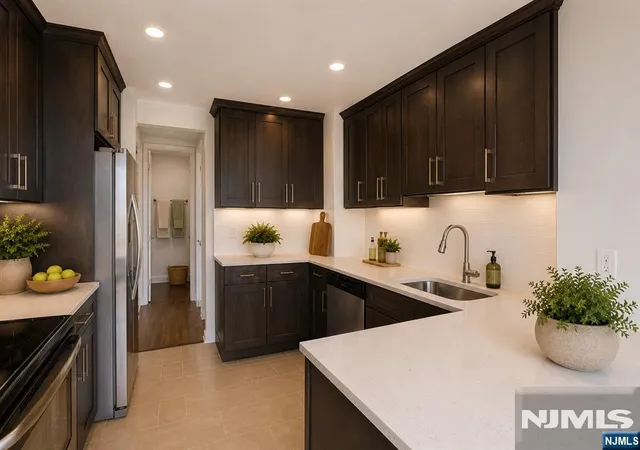 Listing Photo 1 - Condo for sale in building located at 100 Carlyle, Cliffside Park, NJ 07010 - Unit #9DS