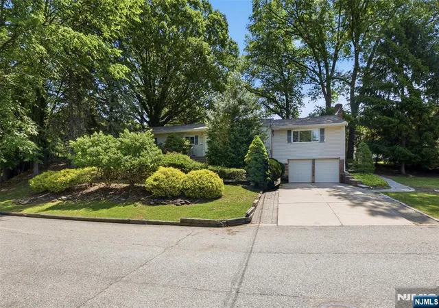 Photo 1 of Single family home for sale at 165 Glenn Ave, Norwood, NJ 07648 | MLS# 26037902 | Listing updated on 2026-10-13