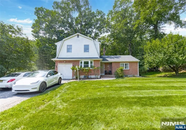 Photo 1 of Single family home for sale at 34 Andrew Ave, Oakland, NJ 07436 | MLS# 26037920 | Listing updated on 2026-10-13