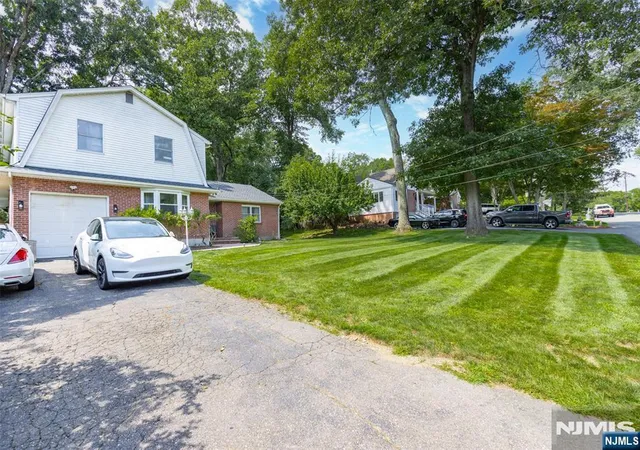 Photo 3 of Single family home for sale at 34 Andrew Ave, Oakland, NJ 07436 | MLS# 26037920 | Listing updated on 2026-10-13