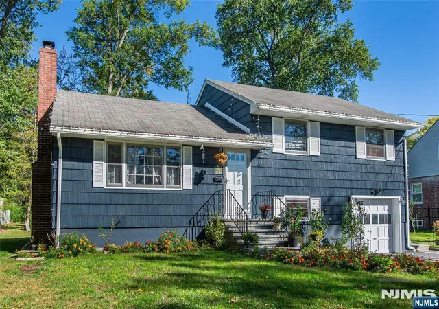 Photo 2 of Single family home for sale at 25 Sunset Ter, Wayne, NJ 07470 | MLS# 26037969 | Listing updated on 2026-10-23