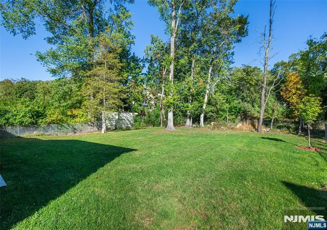 Photo 3 of Single family home for sale at 25 Sunset Ter, Wayne, NJ 07470 | MLS# 26037969 | Listing updated on 2026-10-23