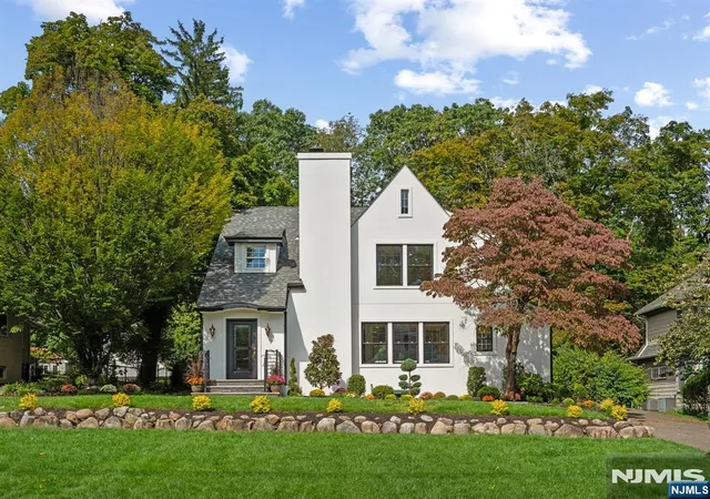 Single family home for sale at 182 Gramercy Pl, Glen Rock, NJ 07452 | MLS# 26038012