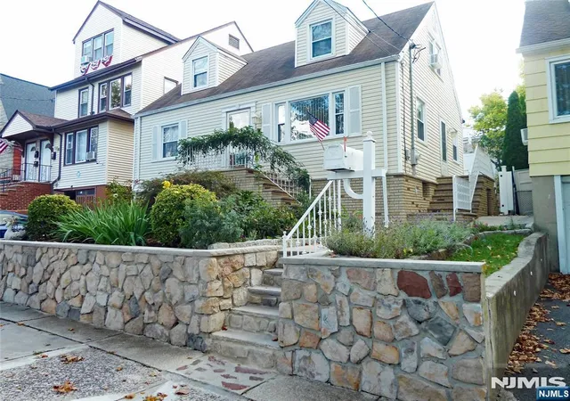 Photo 2 of Single family home for sale at 32 William St, Kearny, NJ 07032 | MLS# 26038130 | Listing updated on 2026-10-18