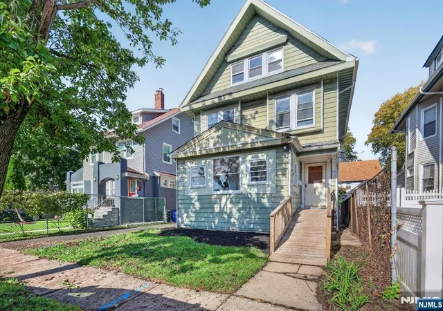 Photo 2 of Single family home for sale at 389 N Maple Ave, East Orange, NJ 07017 | MLS# 26038131 | Listing updated on 2026-10-13