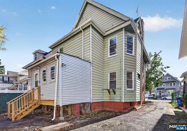 Photo 3 of Single family home for sale at 389 N Maple Ave, East Orange, NJ 07017 | MLS# 26038131 | Listing updated on 2026-10-13