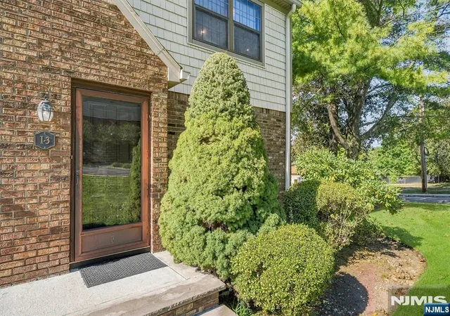 Photo 2 of Condo for sale at 101 E Oak St #I-3, Oakland, NJ 07436 | MLS# 26038176 | Listing updated on 2026-10-11