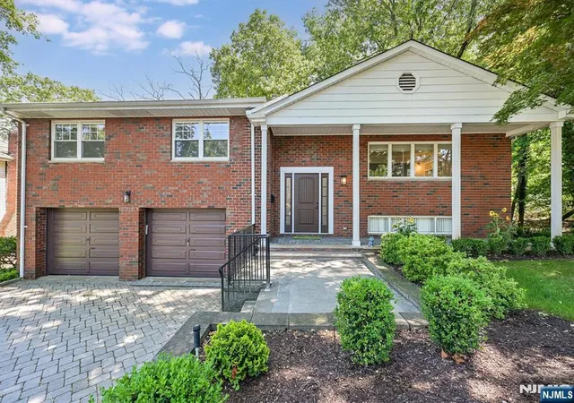 Photo 1 of Single family home for sale at 39 Hickory St, Englewood Cliffs, NJ 07632 | MLS# 26038193 | Listing updated on 2026-10-15