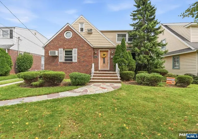 Photo 1 of Single family home for sale at 267 Lawrence Ave, Hasbrouck Heights, NJ 07604 | MLS# 26038199 | Listing updated on 2026-10-13