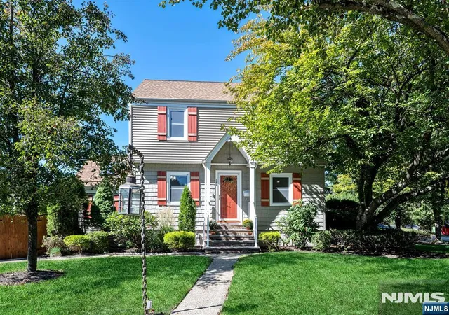 Photo 2 of Single family home for sale at 380 E Midland Ave, Paramus, NJ 07652 | MLS# 26038219 | Listing updated on 2026-10-13