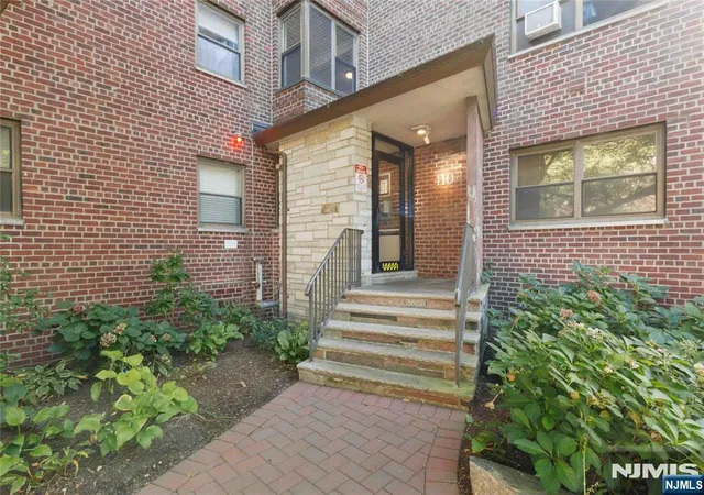 Photo 2 of Condo for sale at 410 Fairview Ave #4J, Fort Lee, NJ 07024 | MLS# 26038233 | Listing updated on 2026-10-12