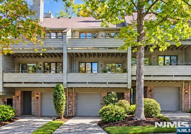 Photo 1 of Townhouse for sale at 92 Meadowview Ct, Leonia, NJ 07605 | MLS# 26038321 | Listing updated on 2026-10-17