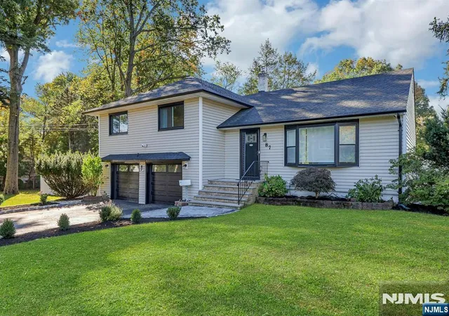 Photo 1 of Single family home for sale at 87 Revere Ave, Emerson, NJ 07630 | MLS# 26038546 | Listing updated on 2026-10-15