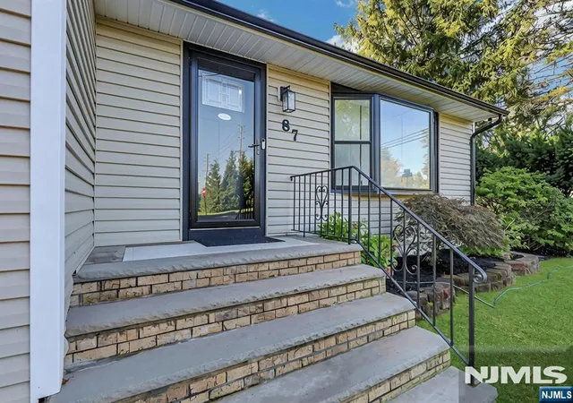 Photo 3 of Single family home for sale at 87 Revere Ave, Emerson, NJ 07630 | MLS# 26038546 | Listing updated on 2026-10-15