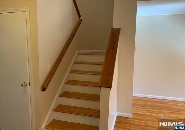 Photo 4 of Townhouse for sale at 15 Park View Pl, Fair Lawn, NJ 07410 | MLS# 26038774 | Listing updated on 2026-10-16