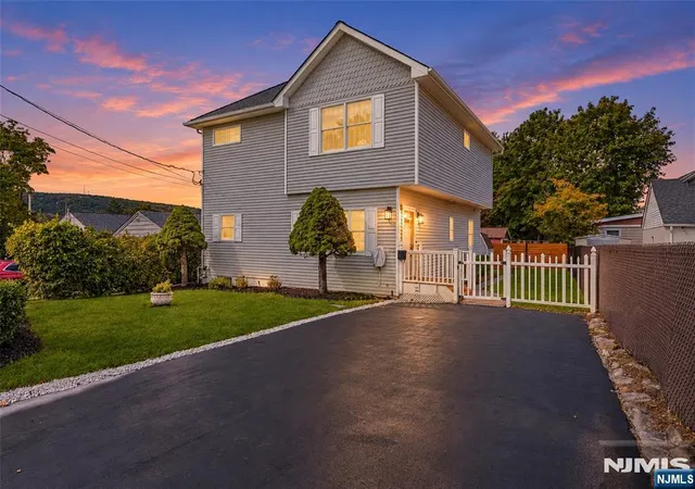 Photo 1 of Single family home for sale at 102 Sherwood Ave, Mahwah, NJ 07430 | MLS# 26038912 | Listing updated on 2026-10-13