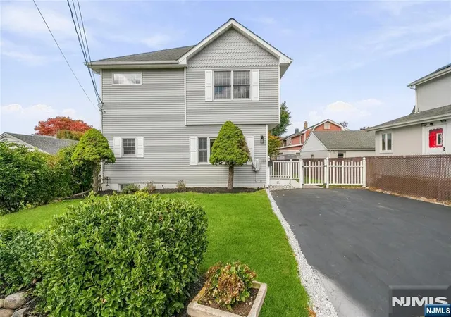 Photo 3 of Single family home for sale at 102 Sherwood Ave, Mahwah, NJ 07430 | MLS# 26038912 | Listing updated on 2026-10-13