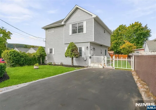 Photo 3 of Single family home for sale at 102 Sherwood Ave, Mahwah, NJ 07430 | MLS# 26038912 | Listing updated on 2026-10-13