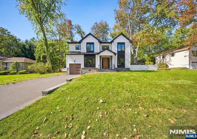Photo 2 of Single family home for sale at 414 Jefferson St, Ridgewood, NJ 07450 | MLS# 26038940 | Listing updated on 2026-10-13