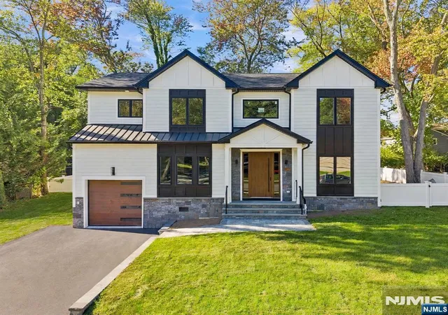 Photo 3 of Single family home for sale at 414 Jefferson St, Ridgewood, NJ 07450 | MLS# 26038940 | Listing updated on 2026-10-13