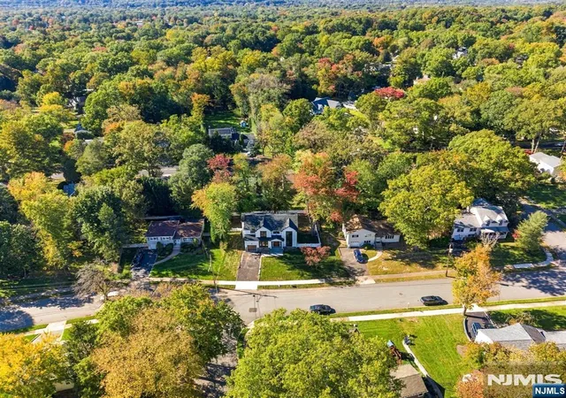 Photo 3 of Single family home for sale at 414 Jefferson St, Ridgewood, NJ 07450 | MLS# 26038940 | Listing updated on 2026-10-13