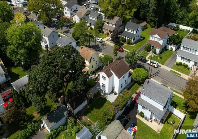 Photo 3 of Single family home for sale at 30 Carnation St, Bergenfield, NJ 07621 | MLS# 26038995 | Listing updated on 2026-10-13